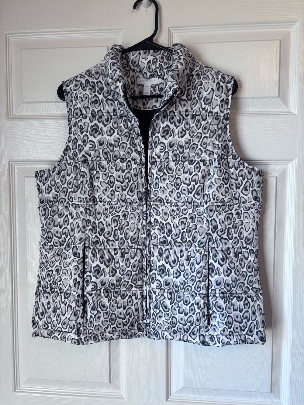 Charter Club White & Gray Leopard Print Quilted Puffer Vest Sz. LG